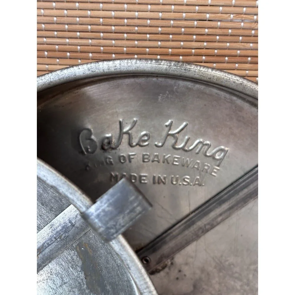 Vintage Bake King 2-Piece Round Metal Cake Pan Set 9in x 2in Deep, Made in USA